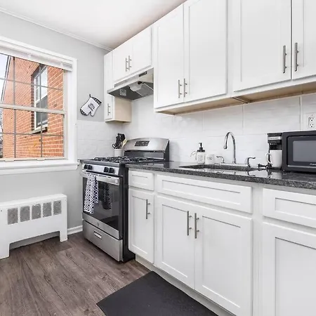 Queen Bed Apt In West Hartford Exterior photo