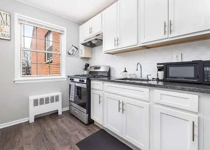 Queen Bed Apt In West Hartford