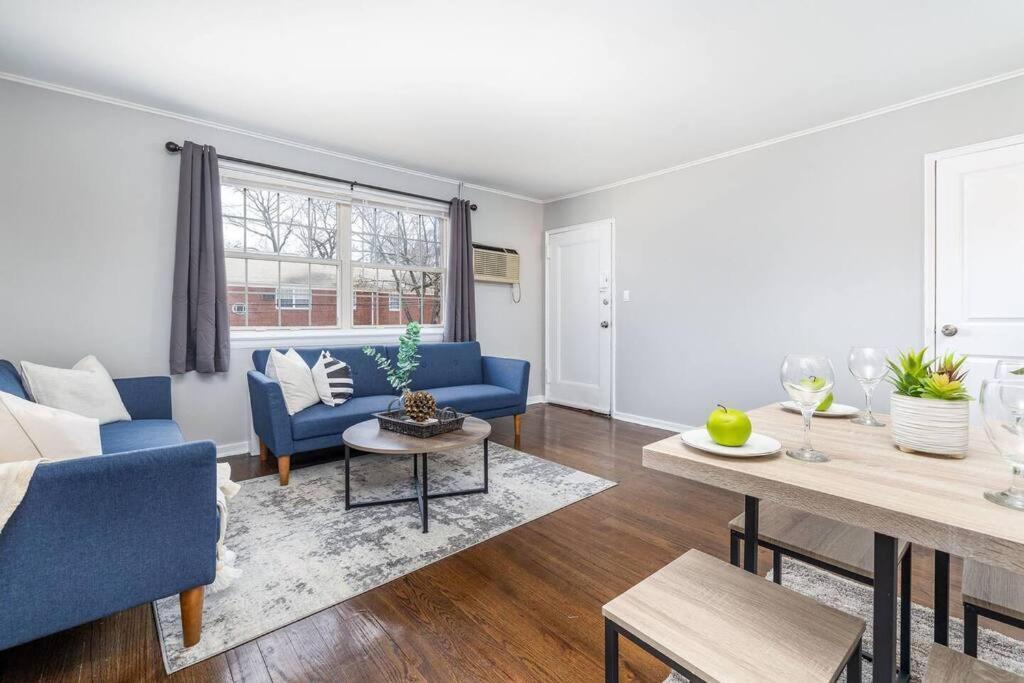 Queen Bed In * West Hartford