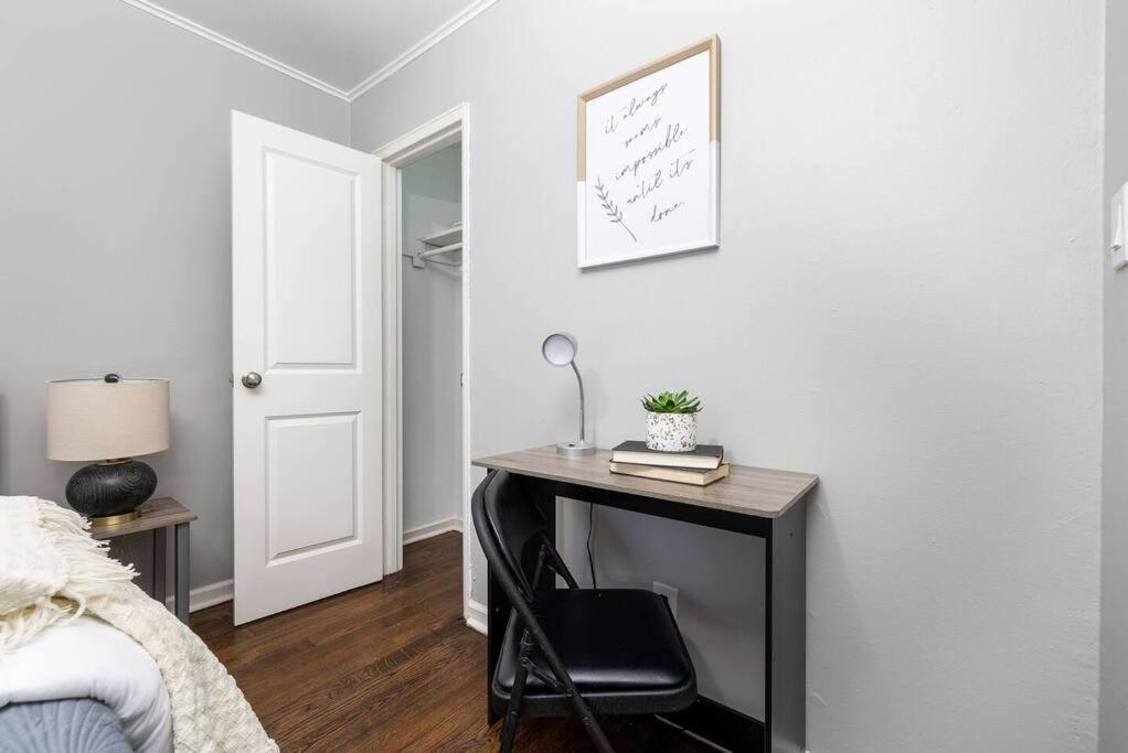 Apartment Queen Bed In West Hartford