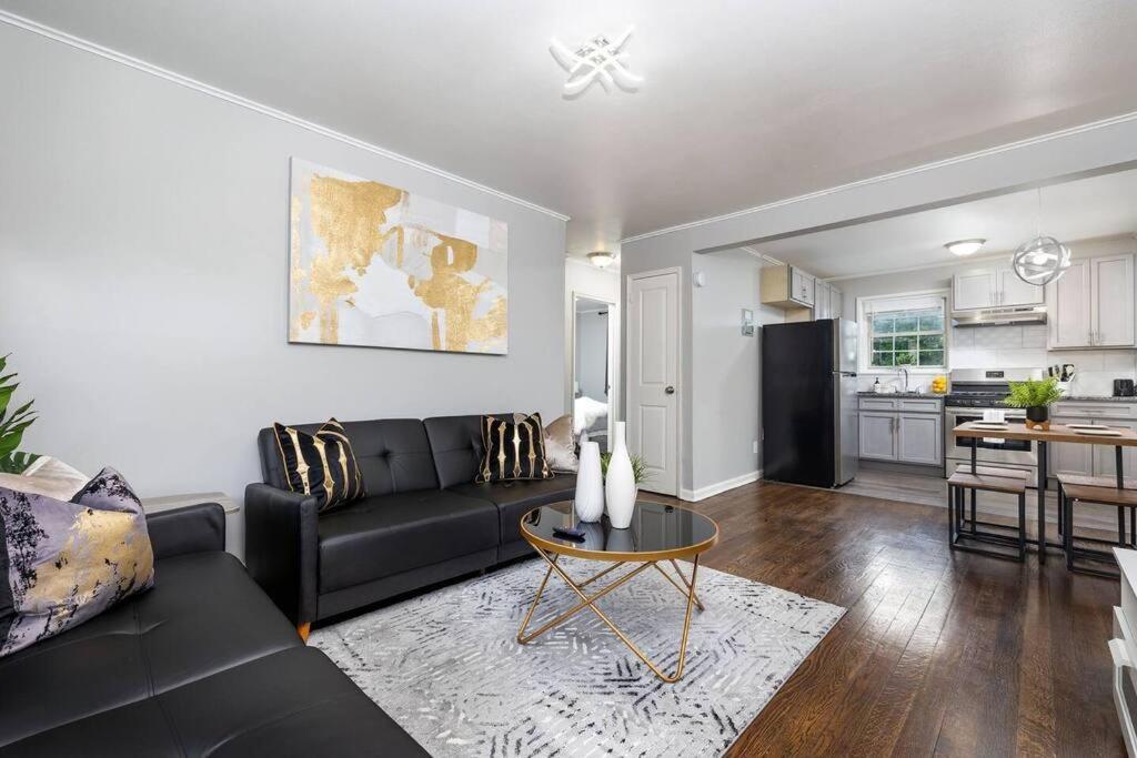 Queen Bed In Apartment West Hartford